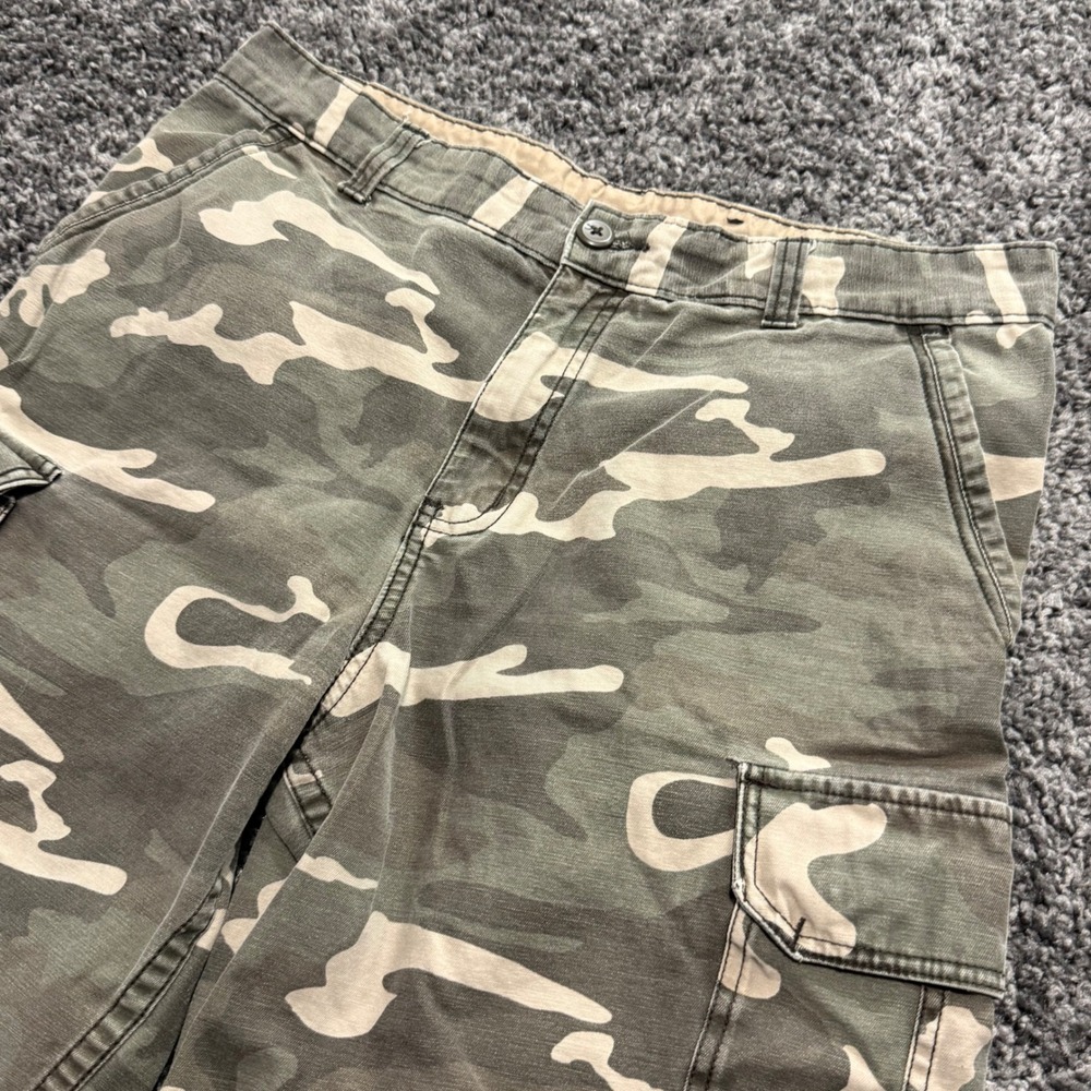 Rugged Faded Glory Cargo Shorts Mens Green Camo Utility Pockets Size 36